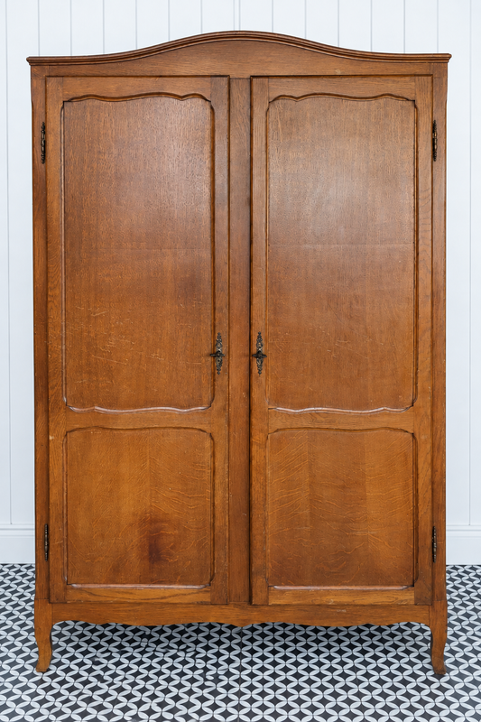 Laura S Heritage CAS 009 – vintage tweedeurs kledingkast in Heritage-uitvoering met zacht gebogen kroon