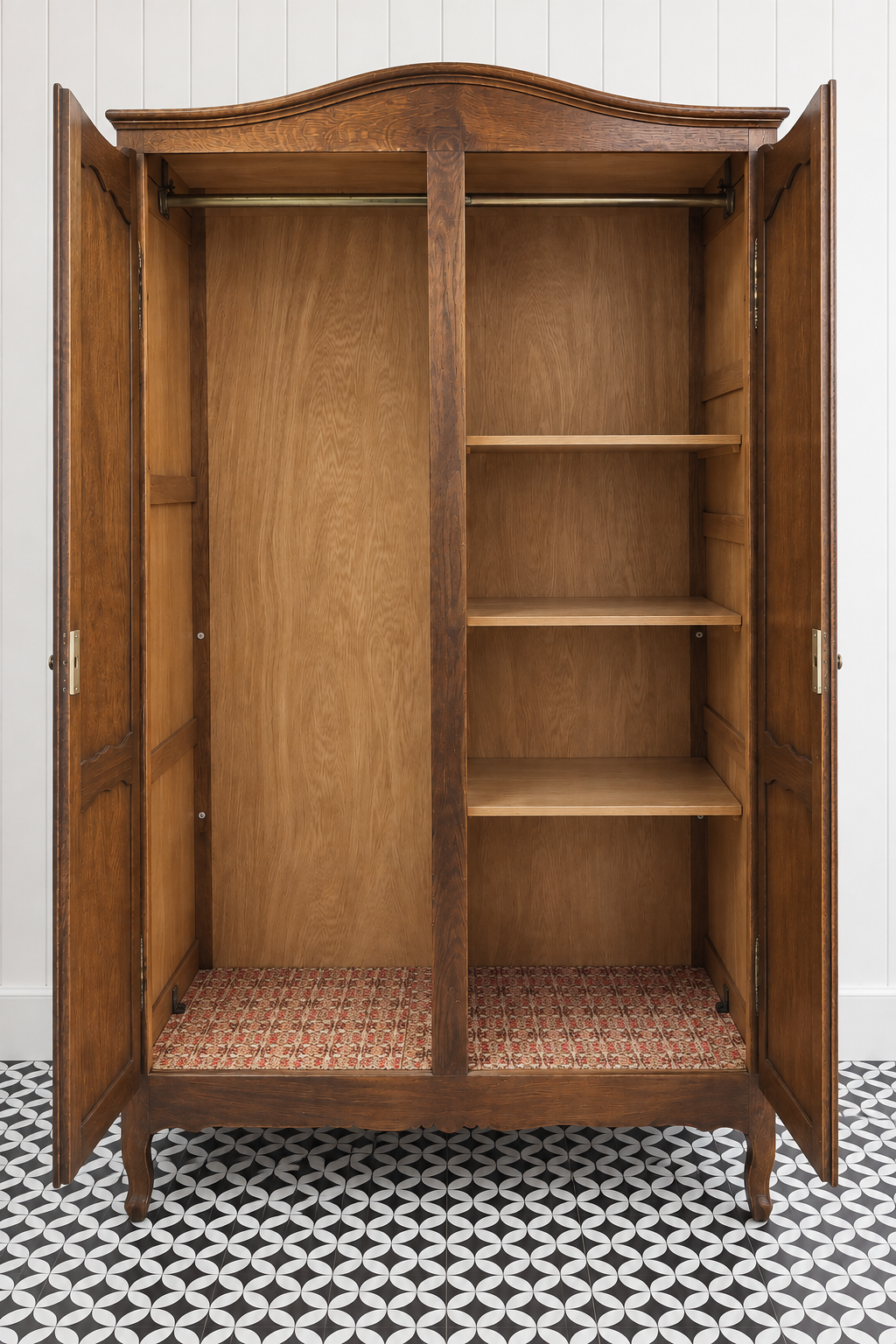 Laura S CAS 003 – demonteerbare kledingkast in klassieke stijl, met sierlijke poten en maatwerkafwerking